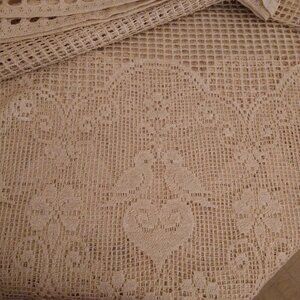 Tablecloth Birds Hearts Table Runner??